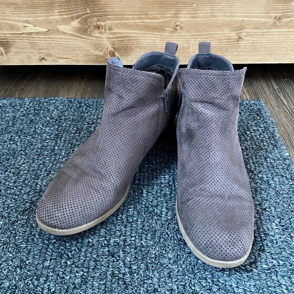 Universal Thread Booties - Picture 1 of 5